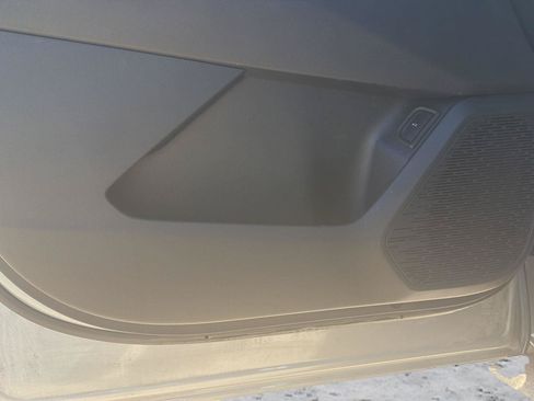 Used 2025 Chevrolet Equinox LT w/ Convenience Package II FWD image 17