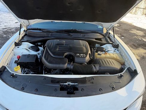 Used 2019 Dodge Charger SXT image 11