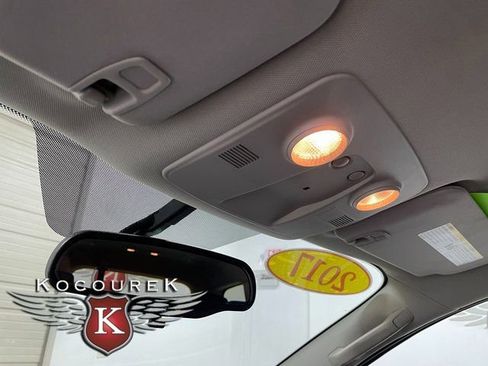 Used 2017 Chevrolet Traverse LT image 18