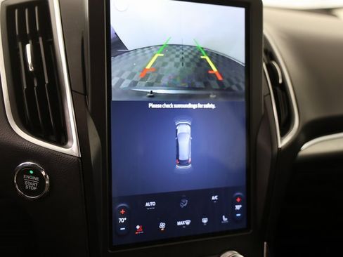 Used 2024 Ford Edge Titanium image 17