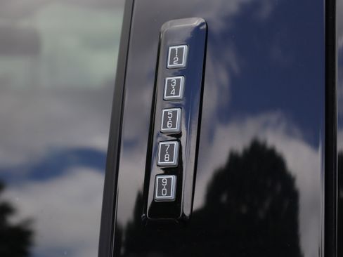 Used 2024 Ford F450 Platinum w/ FX4 Off-Road Package AWD/4WD image 32