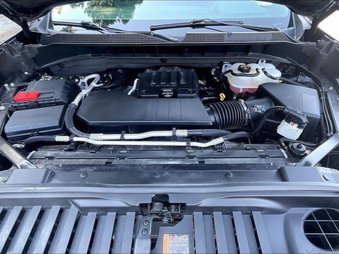 Used 2024 Chevrolet Silverado 1500 LT AWD/4WD image 10