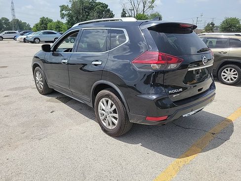 Used 2020 Nissan Rogue SV FWD image 2