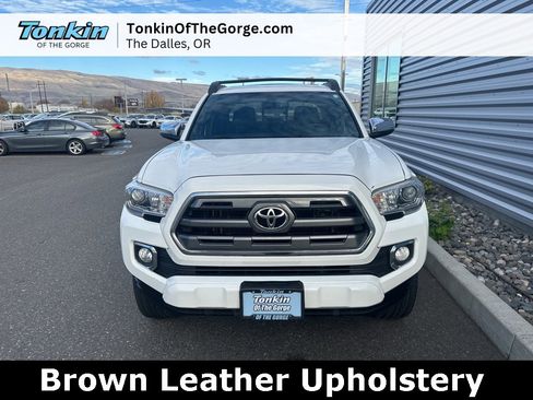 Used 2016 Toyota Tacoma Limited image 12