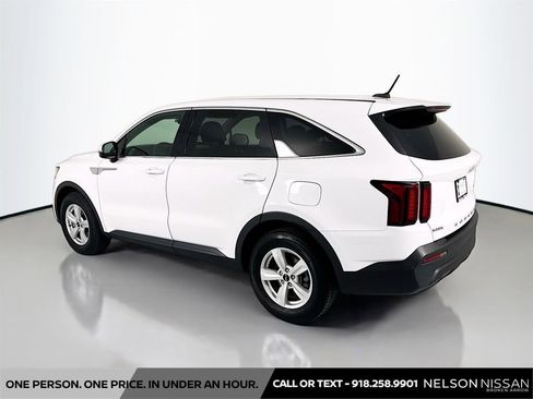 Used 2022 Kia Sorento LX FWD image 7