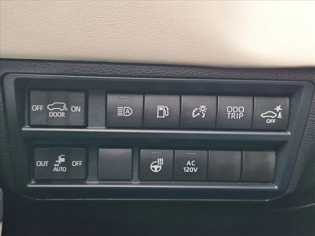 Used 2024 Toyota Sequoia Capstone AWD/4WD image 17