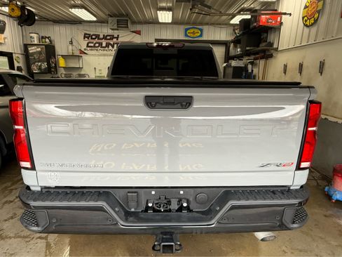 Used 2025 Chevrolet Silverado 2500 ZR2 w/ Technology Package image 6
