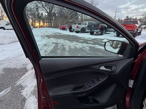 Used 2017 Ford Focus SE image 11