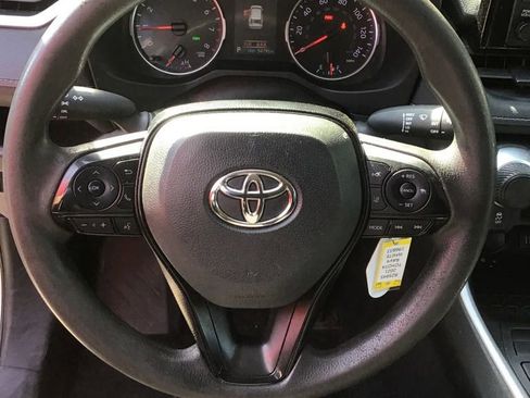 Used 2021 Toyota RAV4 LE AWD/4WD image 8