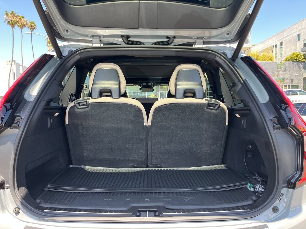 Used 2025 Volvo XC90 B5 Core w/ Protection Package Premier AWD/4WD image 9