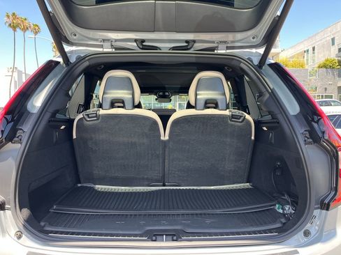Used 2025 Volvo XC90 B5 Core w/ Protection Package Premier AWD/4WD image 9