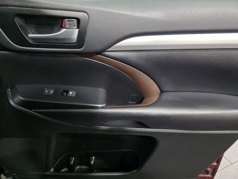 Used 2019 Toyota Highlander XLE image 13