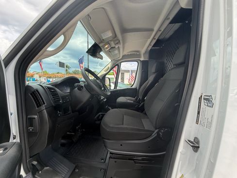 Used 2025 RAM ProMaster 2500 w/ U-Haul Equipment Group FWD image 9