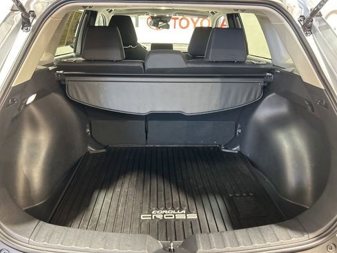 Used 2024 Toyota Corolla Cross LE image 17