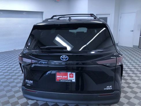Used 2023 Toyota Sienna XLE image 13