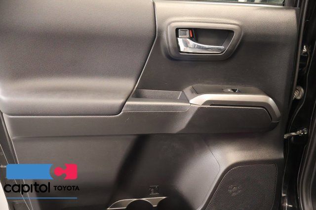 Used 2019 Toyota Tacoma TRD Off-Road w/ TRD Premium Off Road Package AWD/4WD image 33
