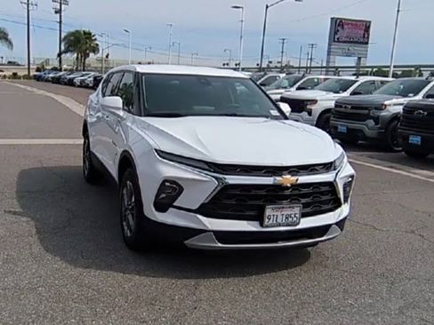 Used 2025 Chevrolet Blazer LT image 2