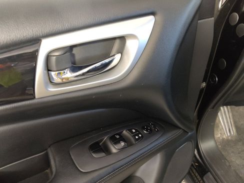 Used 2020 Nissan Pathfinder SV AWD/4WD image 27