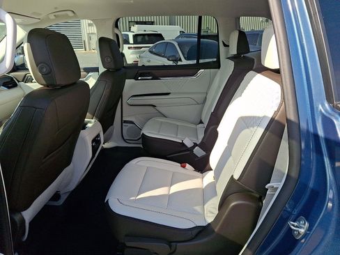 Used 2024 GMC Acadia Denali image 15