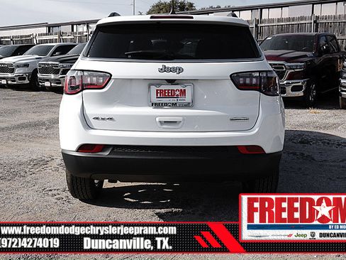 New 2026 Jeep Compass Latitude image 4