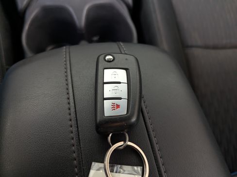 Used 2020 Nissan Rogue S FWD image 27