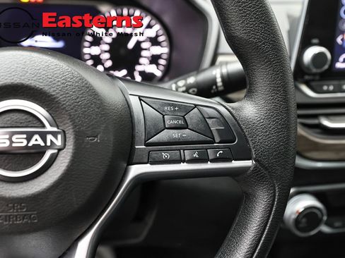 Used 2025 Nissan Altima 2.5 SV FWD image 16