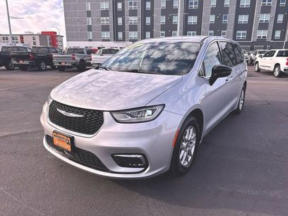 Used 2024 Chrysler Pacifica Touring-L