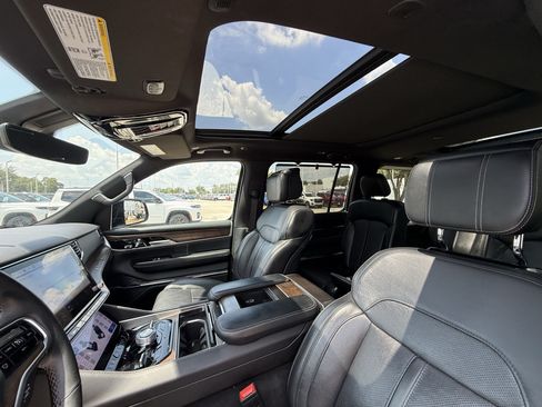 Used 2024 Jeep Grand Wagoneer L 4WD image 27