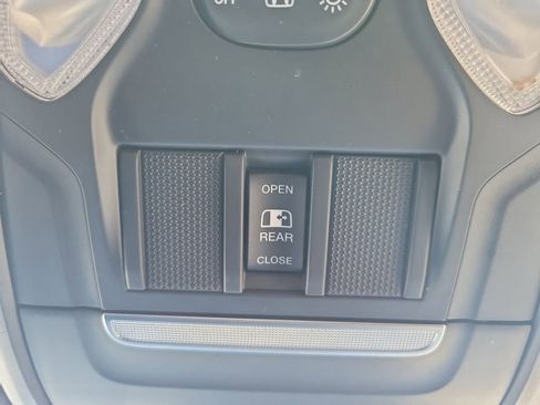 Used 2019 RAM 1500 Big Horn AWD/4WD image 30
