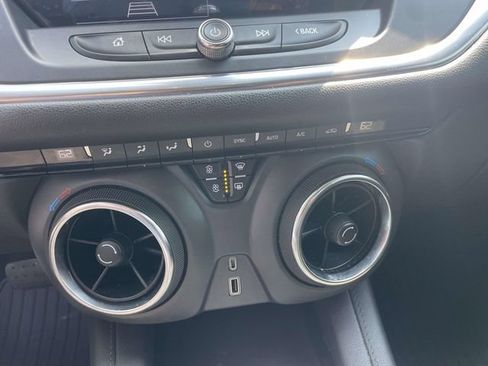 Used 2022 Chevrolet Blazer LT FWD image 28