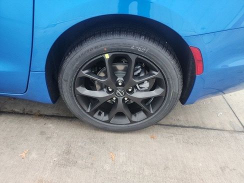 New 2026 Chrysler Pacifica Limited w/ Uconnect Theater Family Group image 26