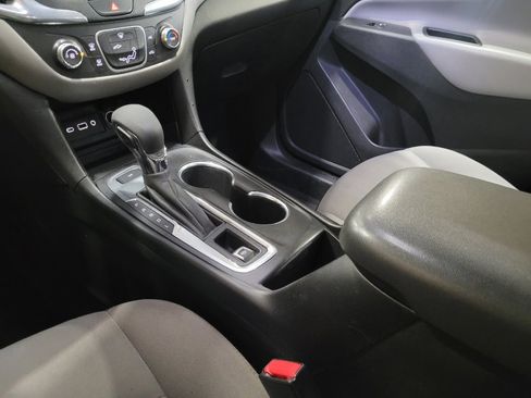 Used 2019 Chevrolet Equinox LS AWD/4WD image 26