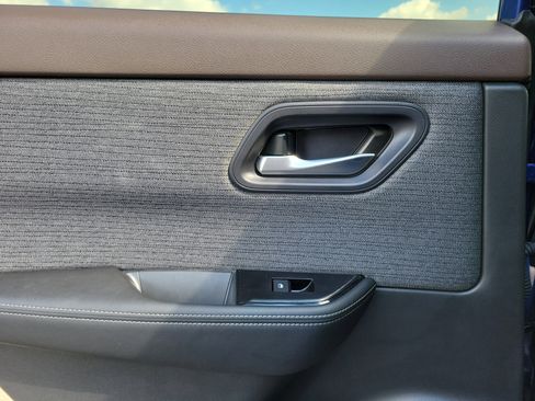 Used 2023 Nissan Rogue SV image 12