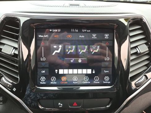 Used 2019 Jeep Cherokee Limited AWD/4WD image 13