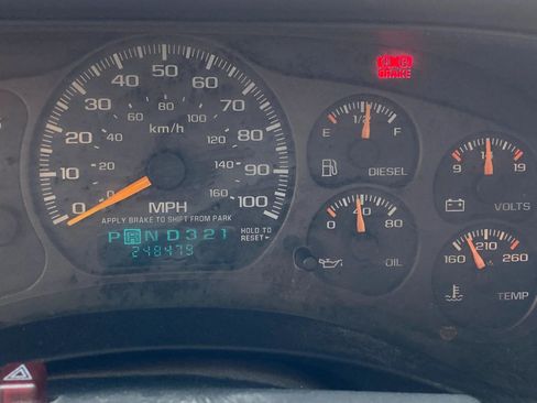 Used 2001 Chevrolet Silverado 2500 LT w/ Snow Plow Prep Pkg image 15