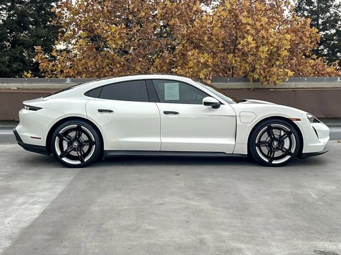 Used 2022 Porsche Taycan 4S image 9