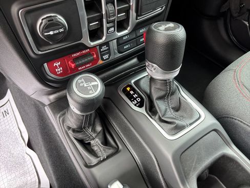 Used 2026 Jeep Wrangler Unlimited Rubicon AWD/4WD image 28