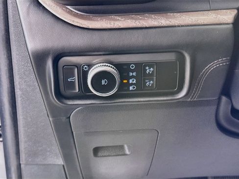 Used 2023 Ford Explorer Platinum w/ Technology Package AWD/4WD image 10