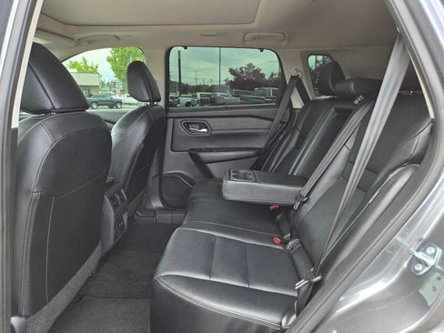 Used 2024 Nissan Rogue SL w/ SL Premium Package FWD image 16