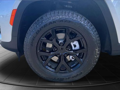 Used 2024 Jeep Grand Cherokee Altitude AWD/4WD image 8