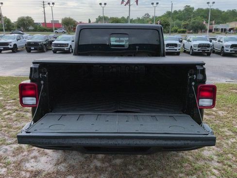 Used 2025 Jeep Gladiator Sport AWD/4WD image 12