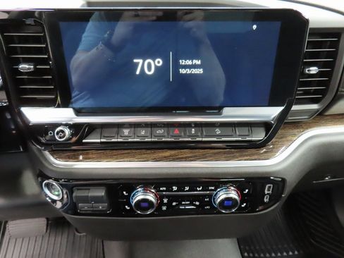 Used 2025 GMC Sierra 2500 SLE image 12