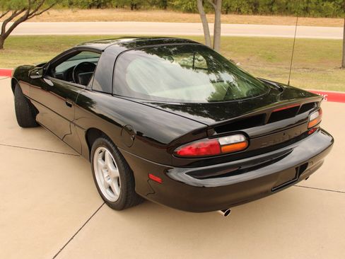 Used 1999 Chevrolet Camaro Z28 w/ SS Performance/Appearance Pkg RWD image 8