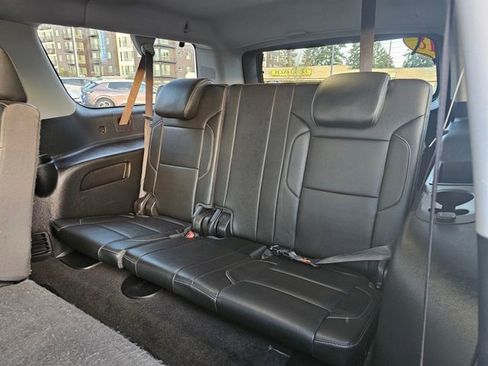 Used 2018 Chevrolet Suburban LT image 20