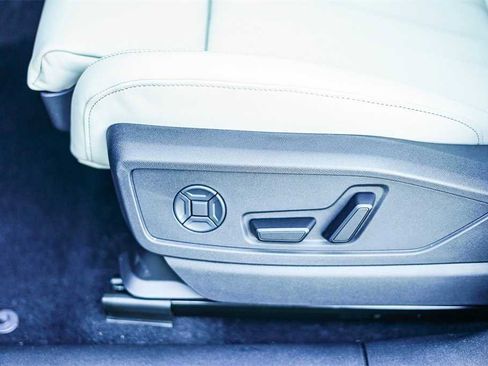 New 2025 Audi Q5 Prestige image 21