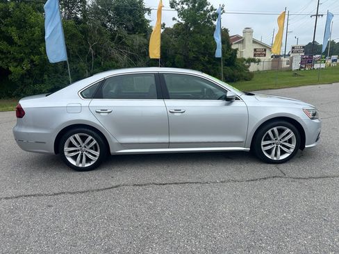 Used 2018 Volkswagen Passat 3.6 SEL Premium FWD image 6