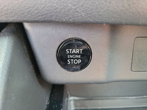 Used 2024 Nissan Rogue SV FWD image 25