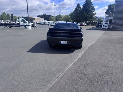 Used 2016 Dodge Challenger R/T Scat Pack w/ Leather Interior Group RWD image 6