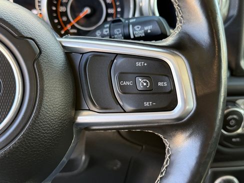 Used 2020 Jeep Wrangler Unlimited Sahara image 29