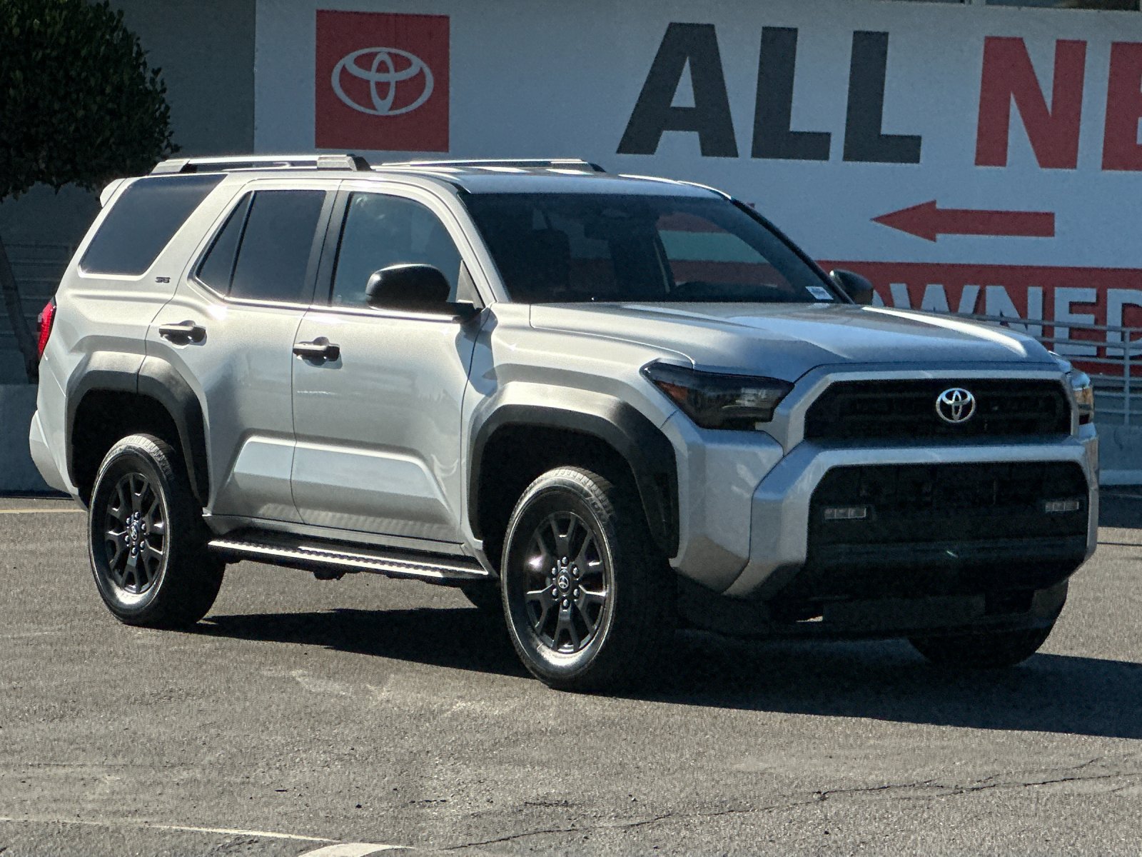 Used 2025 Toyota 4Runner SR5 AWD/4WD image 8